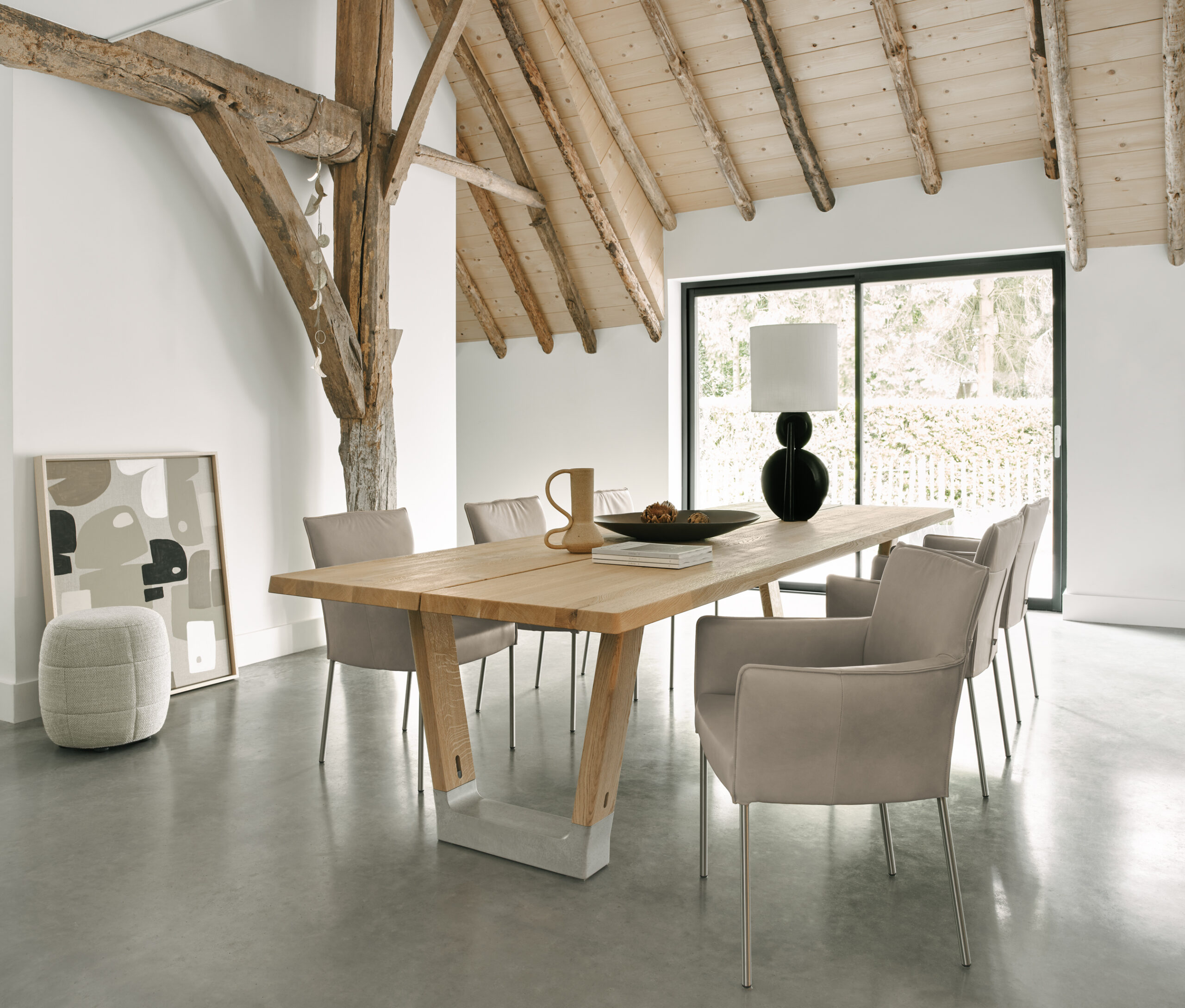 Onze design <strong>eetkamerstoelen</strong> brengen comfort en elegantie samen aan tafel. 